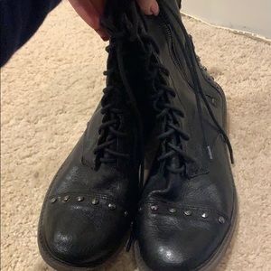 Black combat boots !!